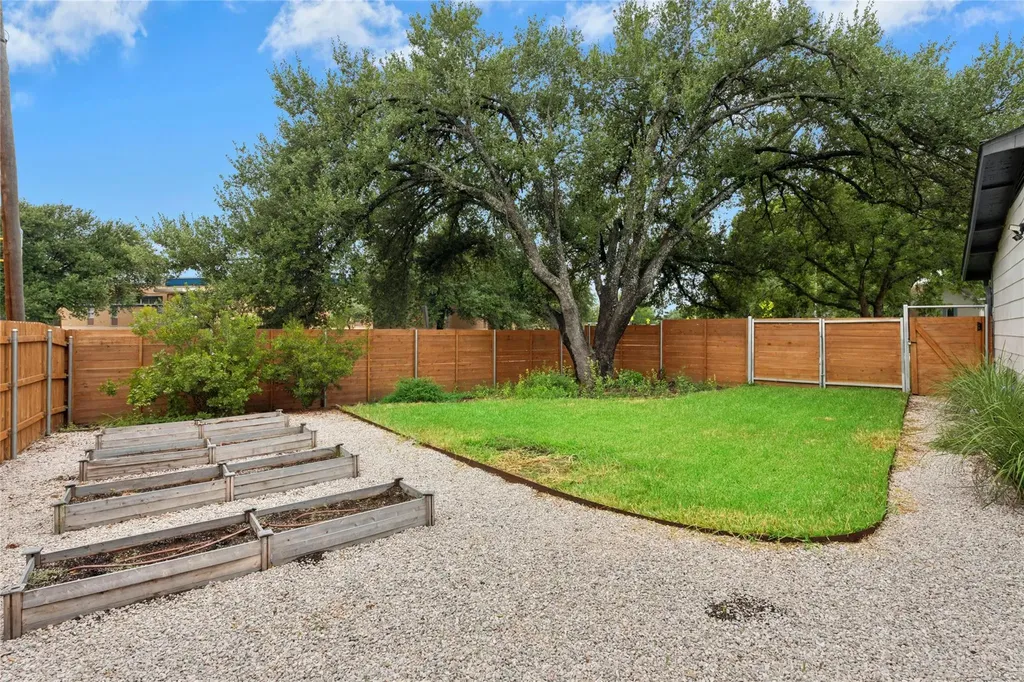 8601 Winding Walk Austin TX 78757