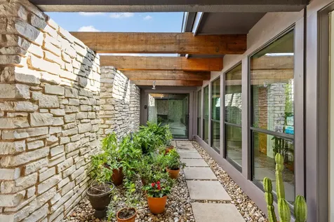 6806 Silvermine Drive Austin TX 78736