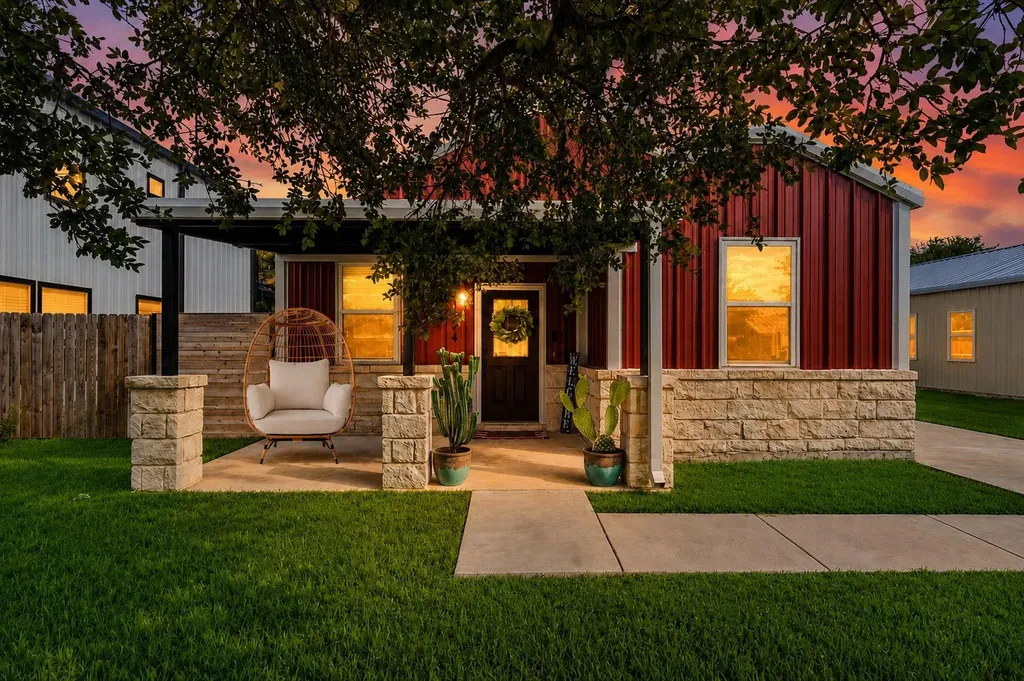 904 Central Boulevard Bertram TX 78605