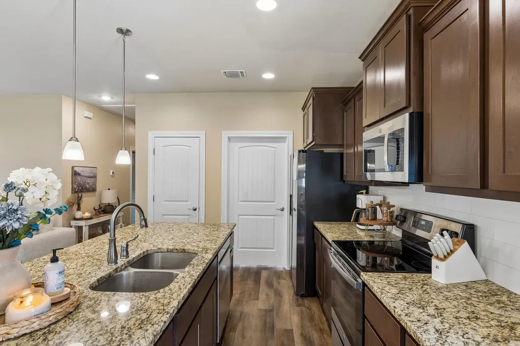 904 Central Boulevard Bertram TX 78605