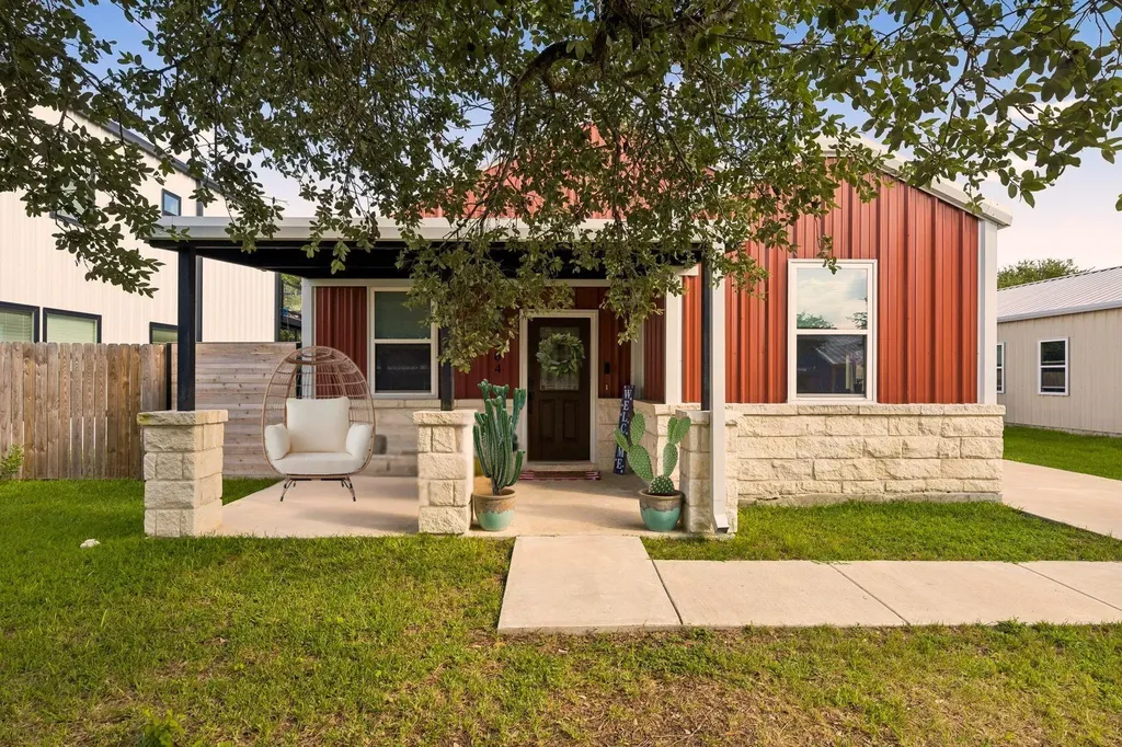 904 Central Boulevard Bertram TX 78605
