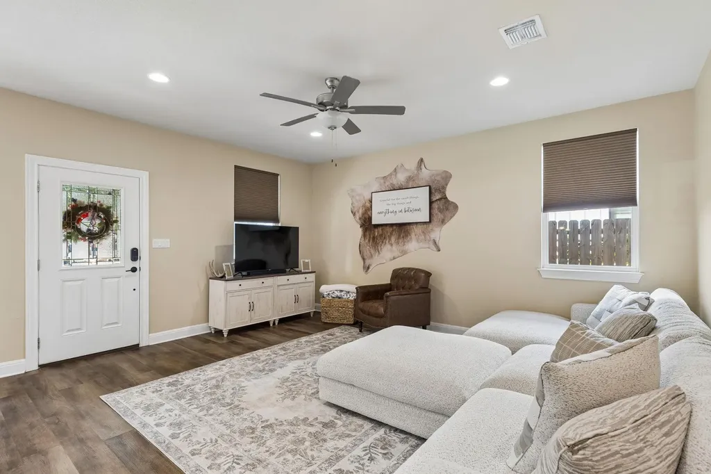 904 Central Boulevard Bertram TX 78605
