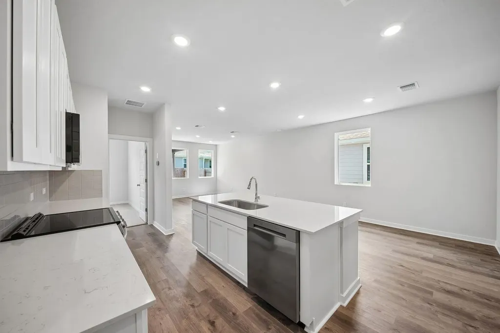 10913 Tallsalt Drive Austin TX 78754