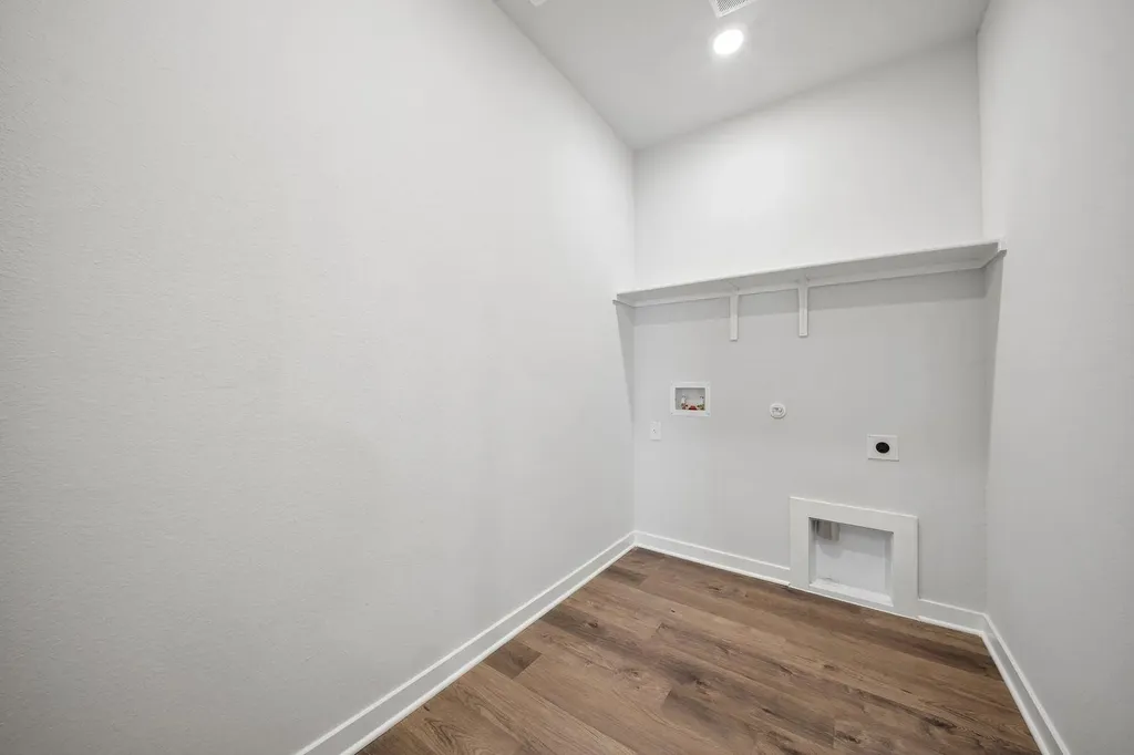 10913 Tallsalt Drive Austin TX 78754