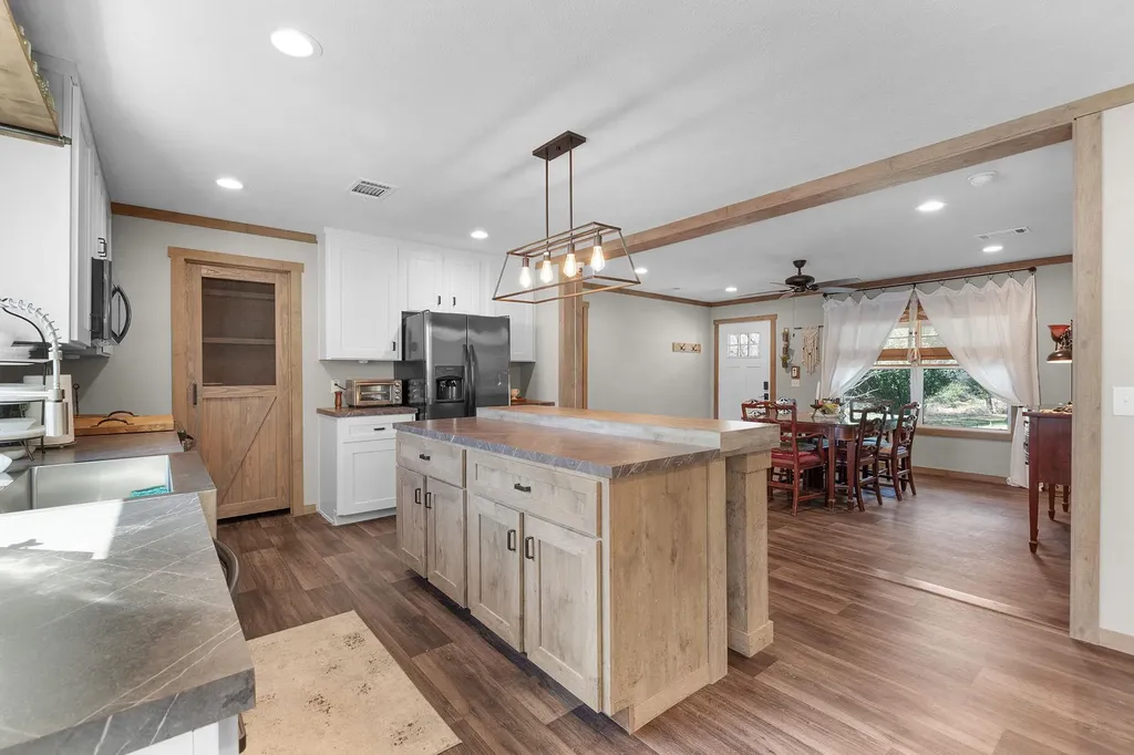 345 County Road 136c Kingsland TX 78639