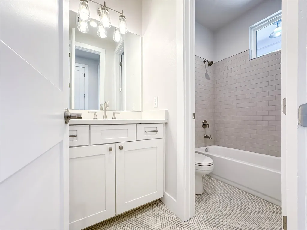 2304 Kellie Brooke Road Spicewood TX 78669