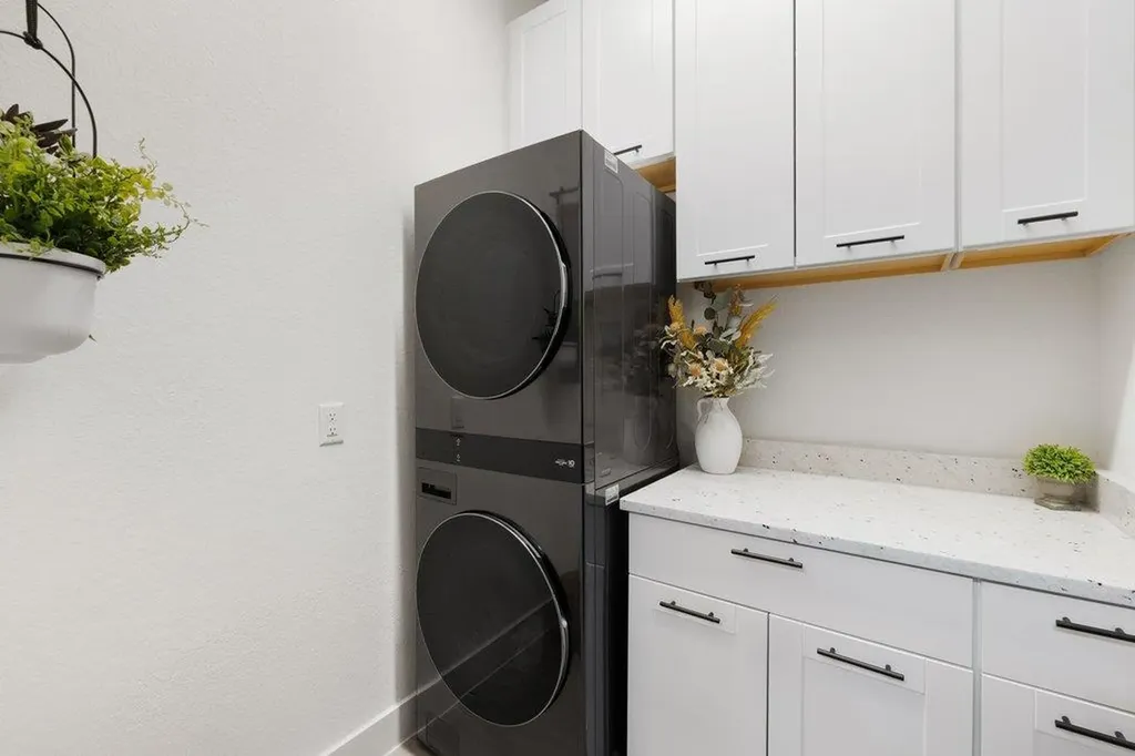 103 Cartwheel Bend Austin TX 78738