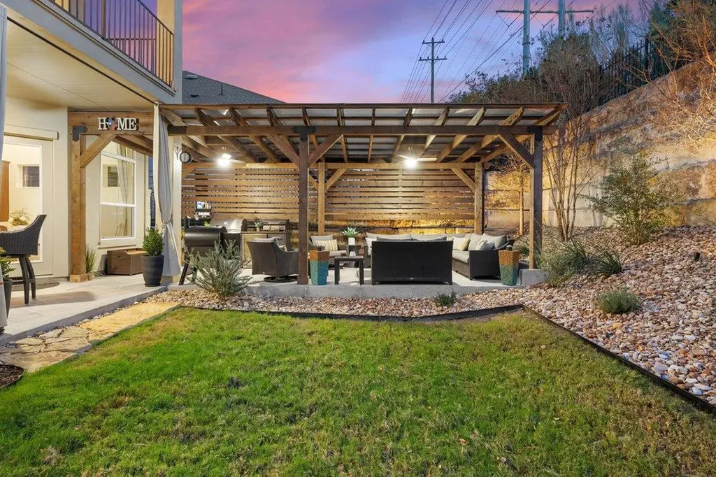 103 Cartwheel Bend Austin TX 78738