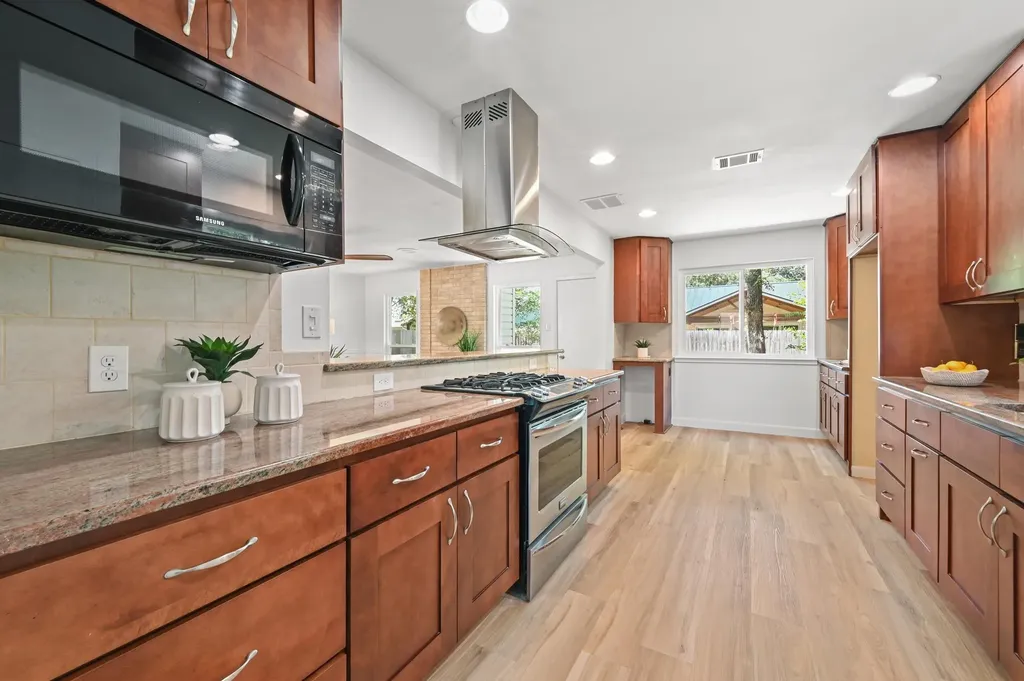 2704 Jorwoods Drive Austin TX 78745