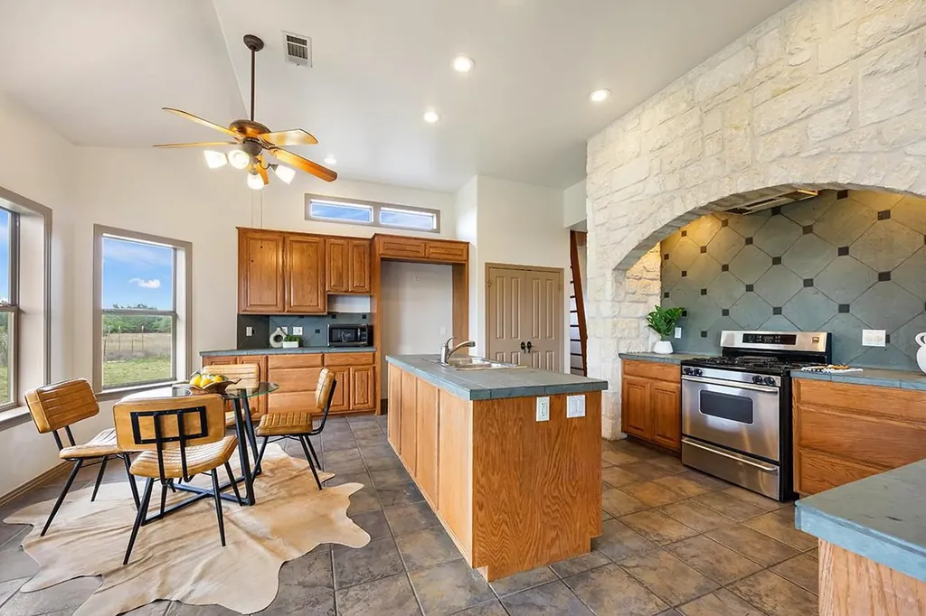 101 Maheo Way Dripping Springs TX 78620
