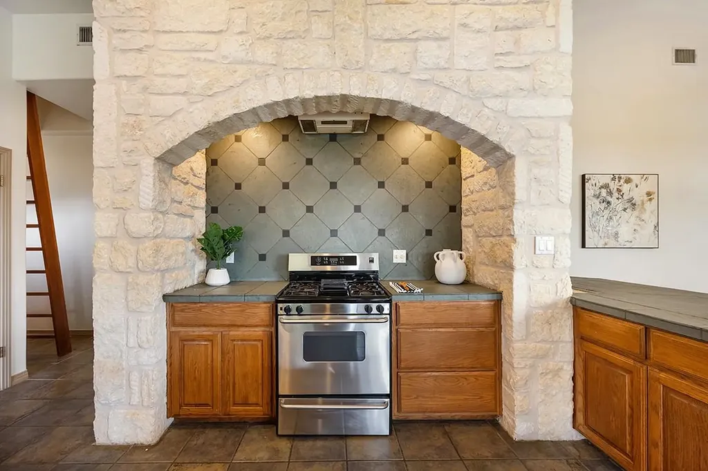 101 Maheo Way Dripping Springs TX 78620