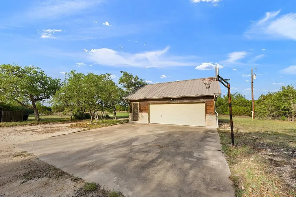 101 Maheo Way Dripping Springs TX 78620