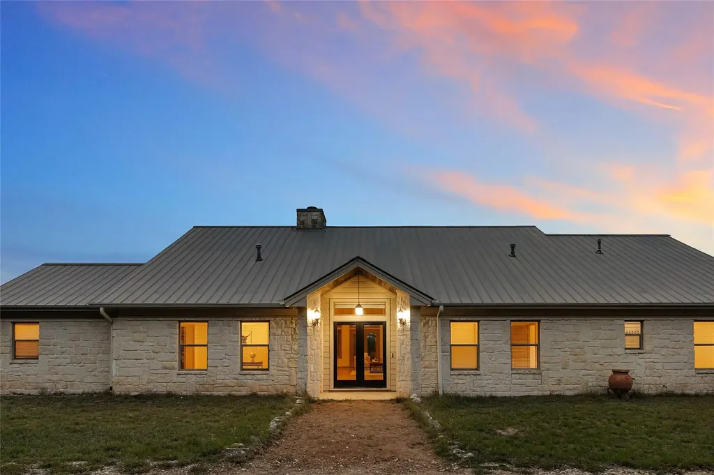 101 Maheo Way Dripping Springs TX 78620