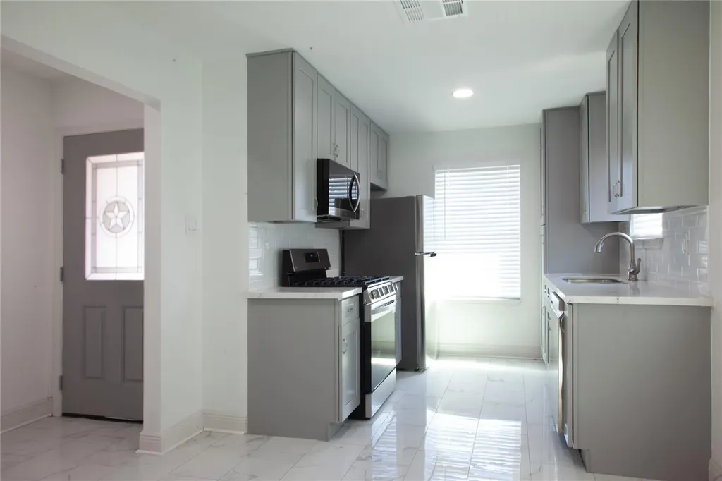 11614 Pearwood Place Austin TX 78758