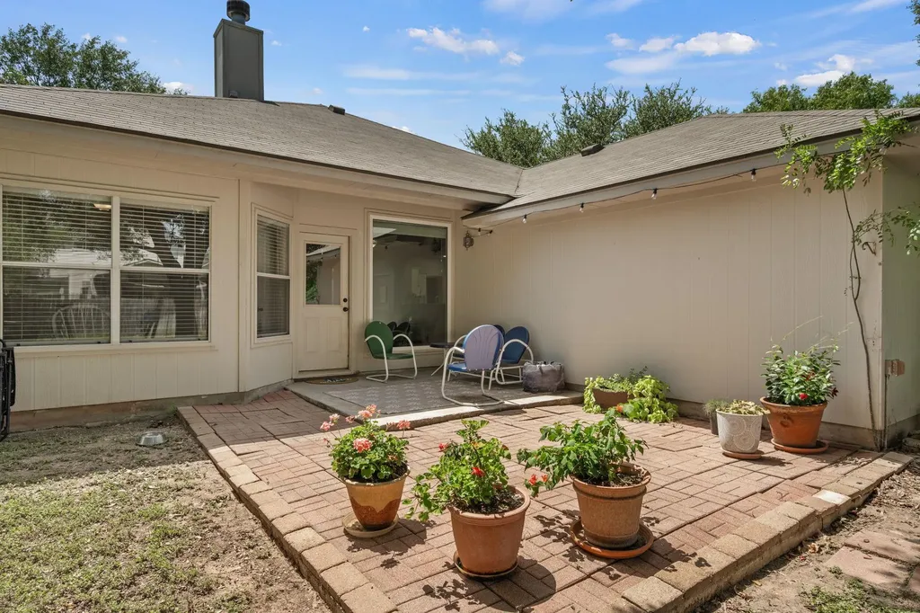 603 Prickly Pear Pass Buda TX 78610