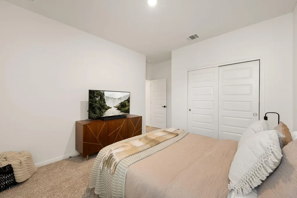 6907 Short Run Lane Buda TX 78610