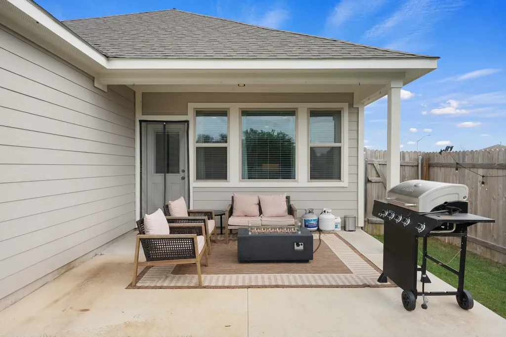 6907 Short Run Lane Buda TX 78610
