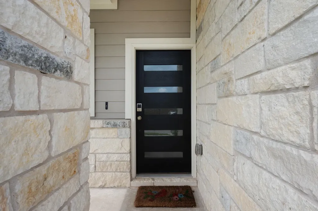 6907 Short Run Lane Buda TX 78610