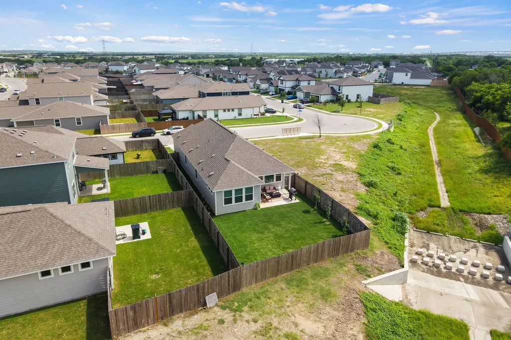 6907 Short Run Lane Buda TX 78610