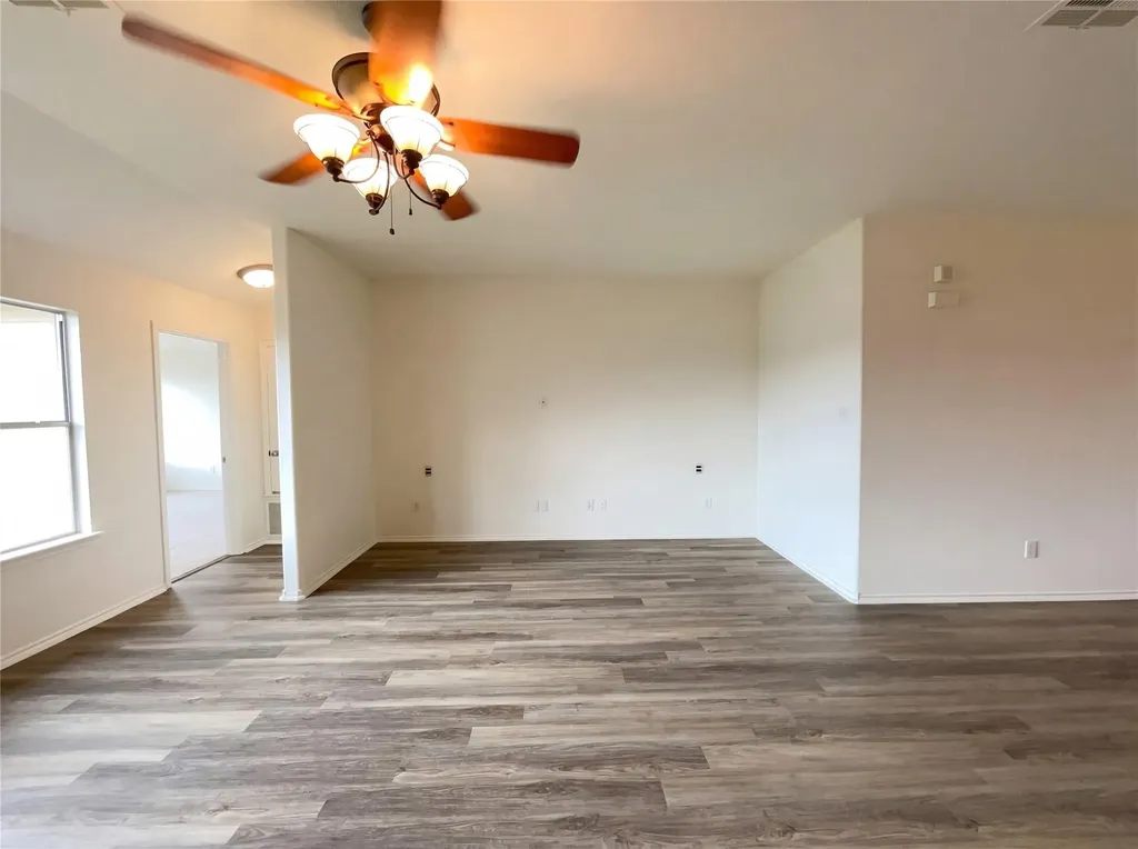 506 Gettysburg Loop Elgin TX 78621