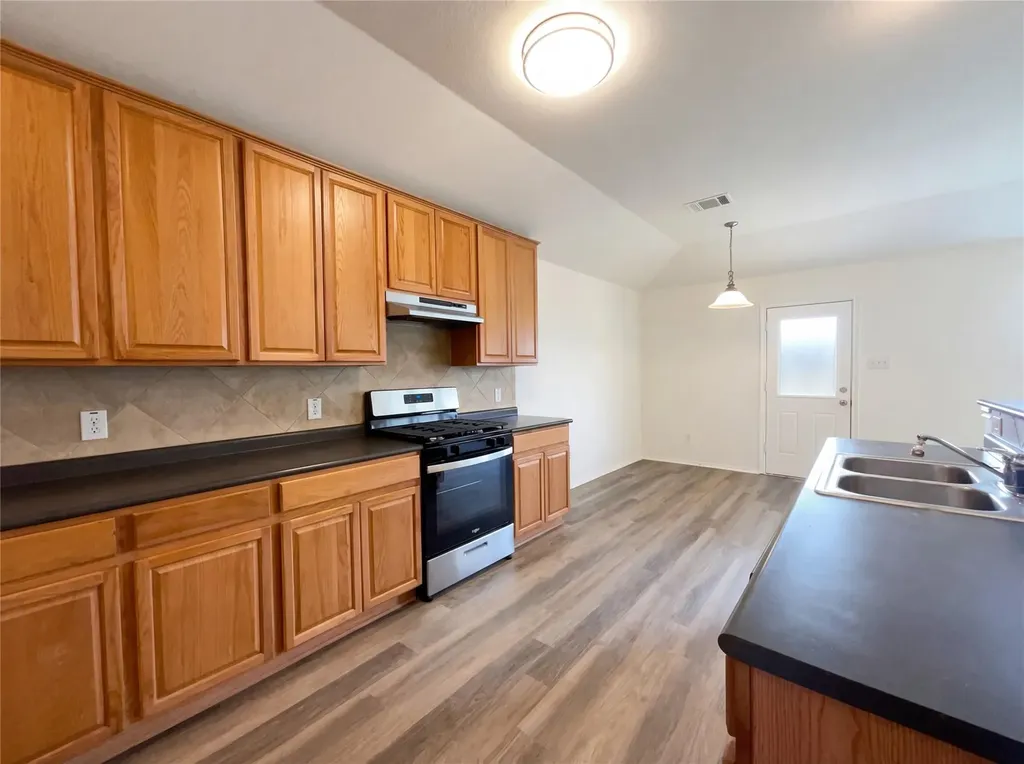 506 Gettysburg Loop Elgin TX 78621