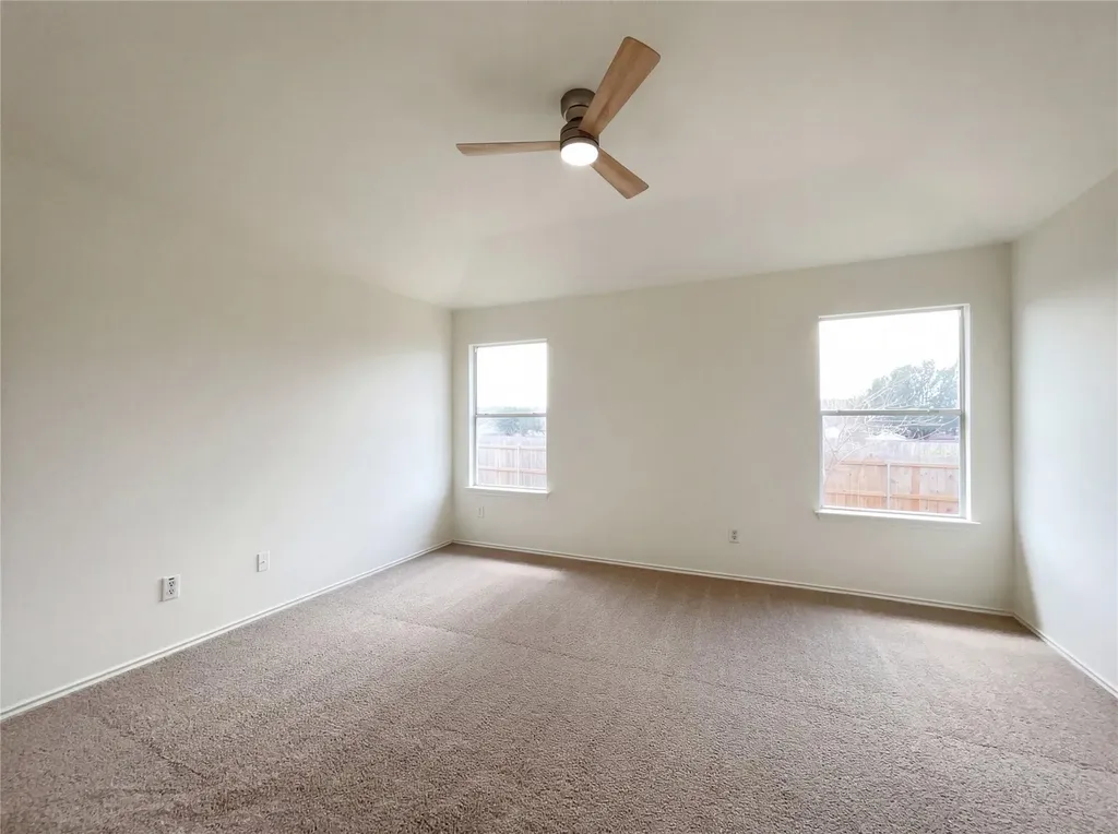 506 Gettysburg Loop Elgin TX 78621