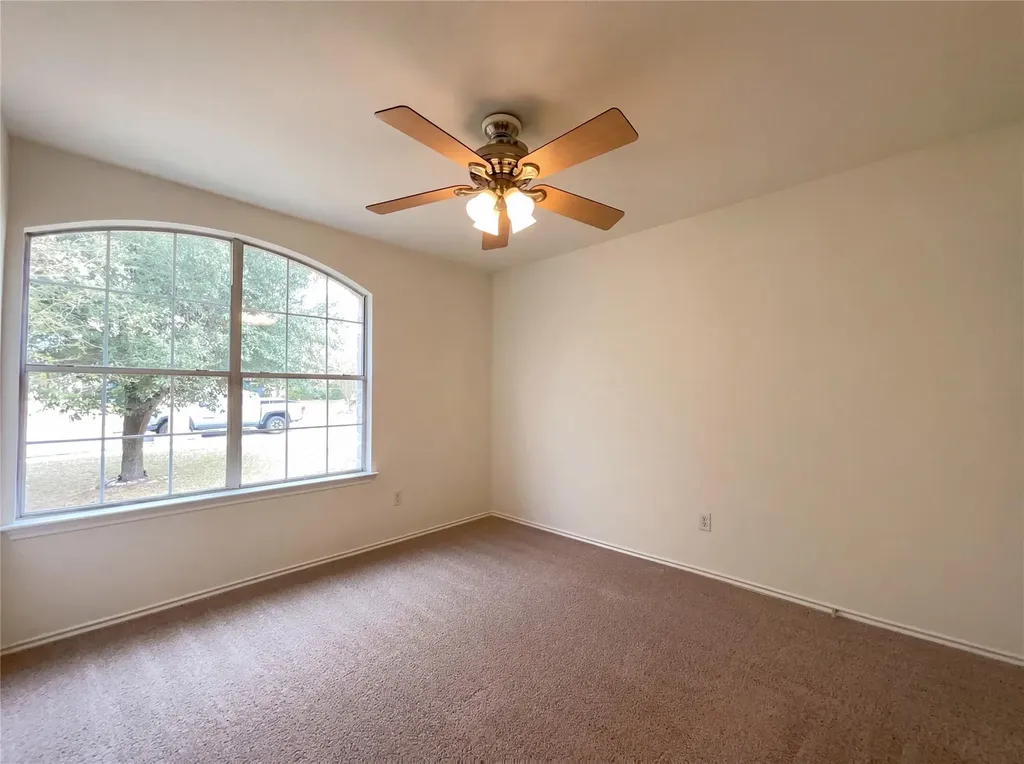 506 Gettysburg Loop Elgin TX 78621