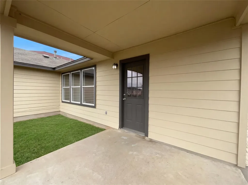 506 Gettysburg Loop Elgin TX 78621