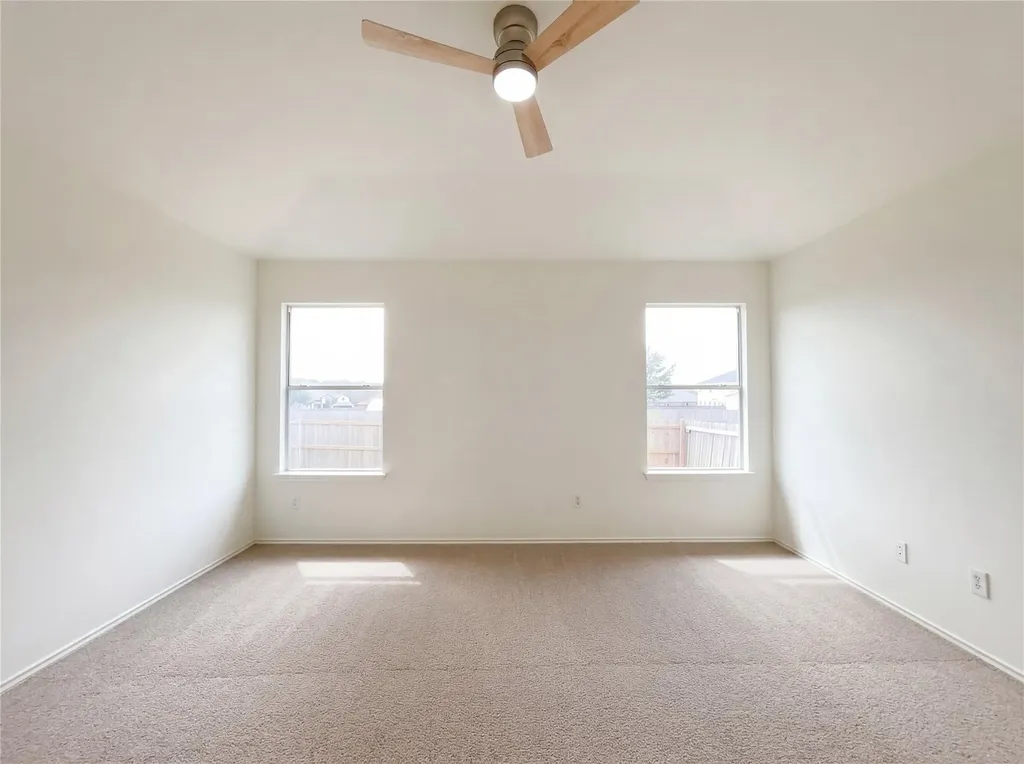 506 Gettysburg Loop Elgin TX 78621