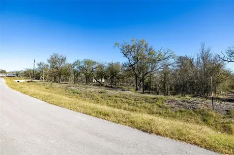 137 Baylen Clifton Lane Lockhart TX 78644