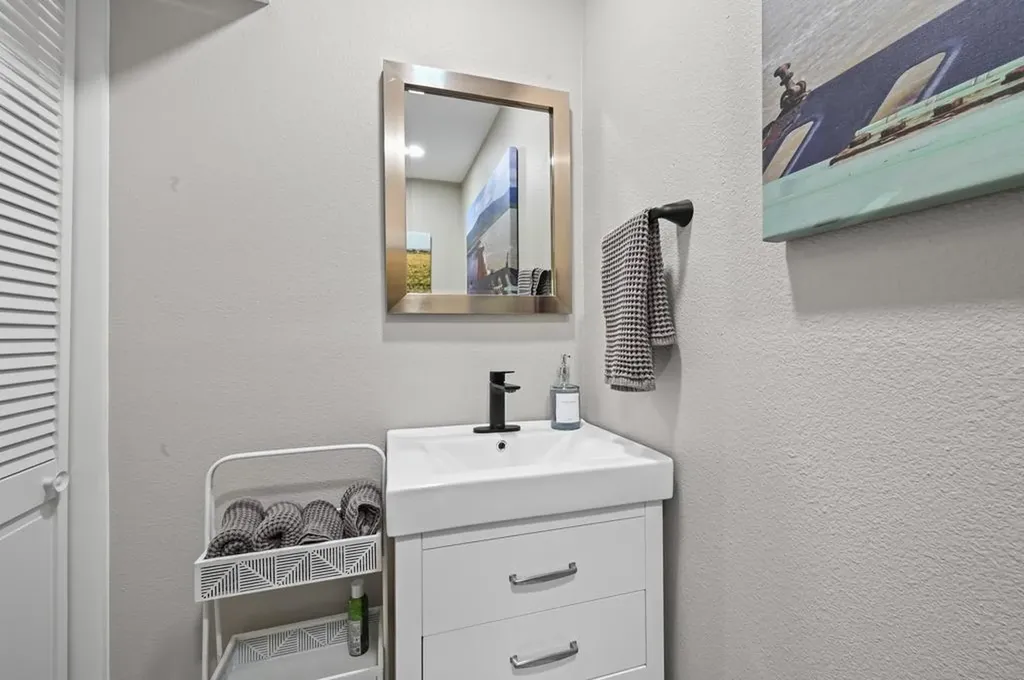 2101 Airole Way Austin TX 78704