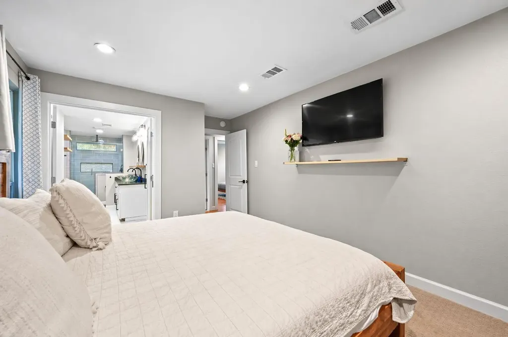 2101 Airole Way Austin TX 78704