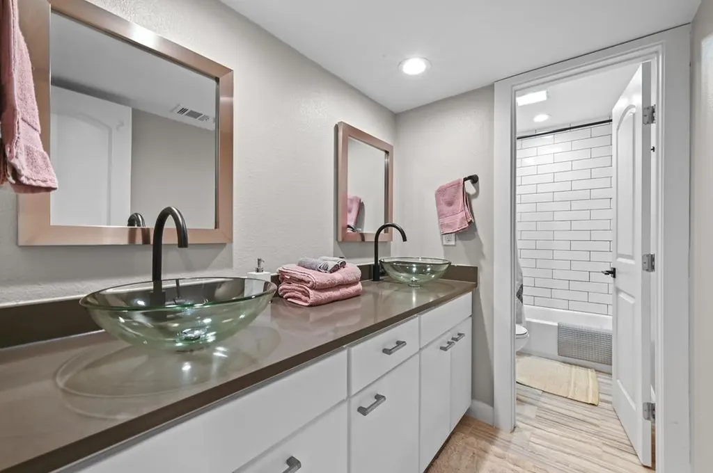 2101 Airole Way Austin TX 78704