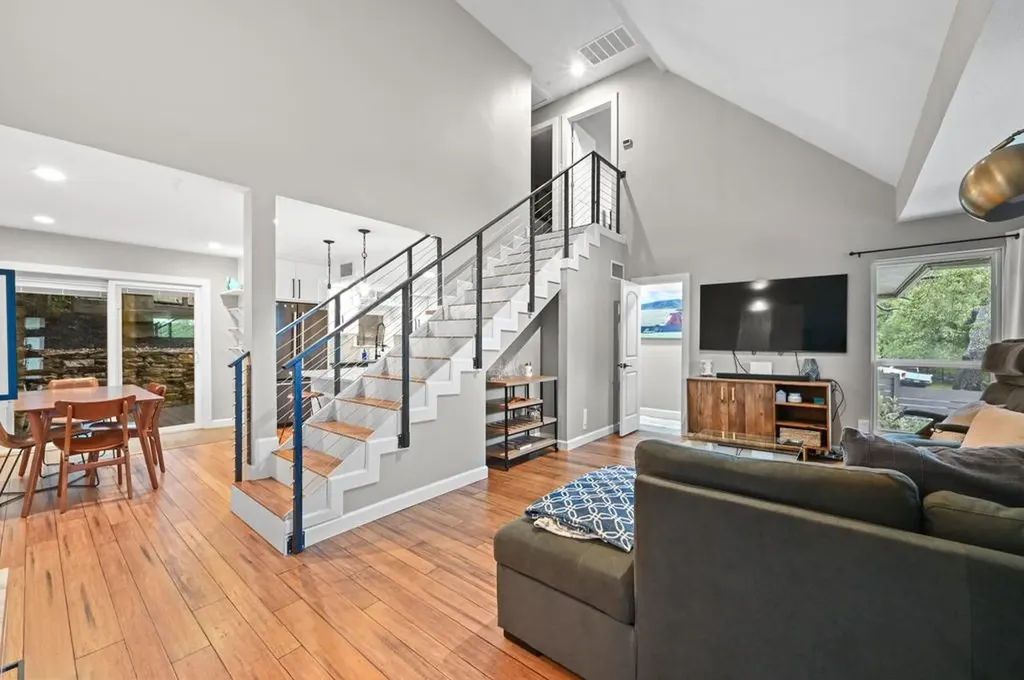2101 Airole Way Austin TX 78704