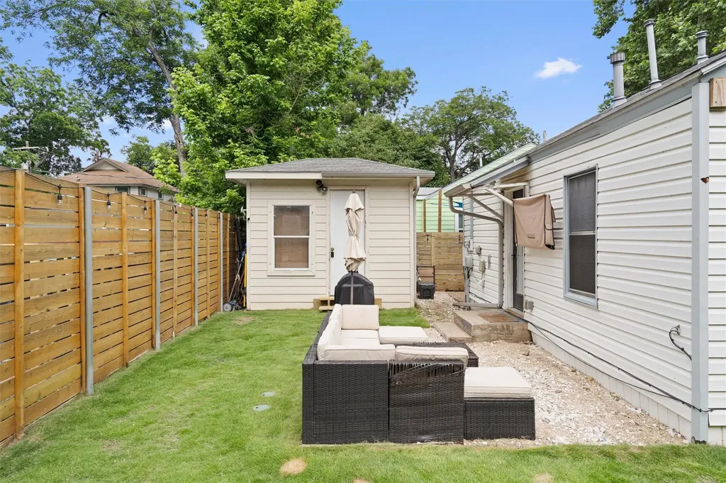 2609 Willow Street Austin TX 78702