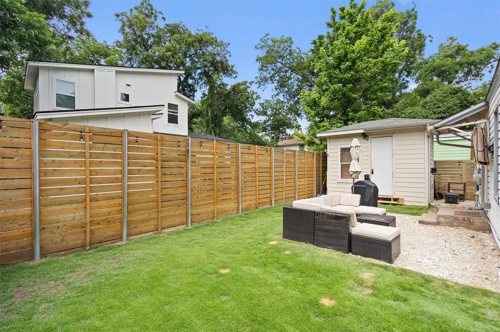 2609 Willow Street Austin TX 78702