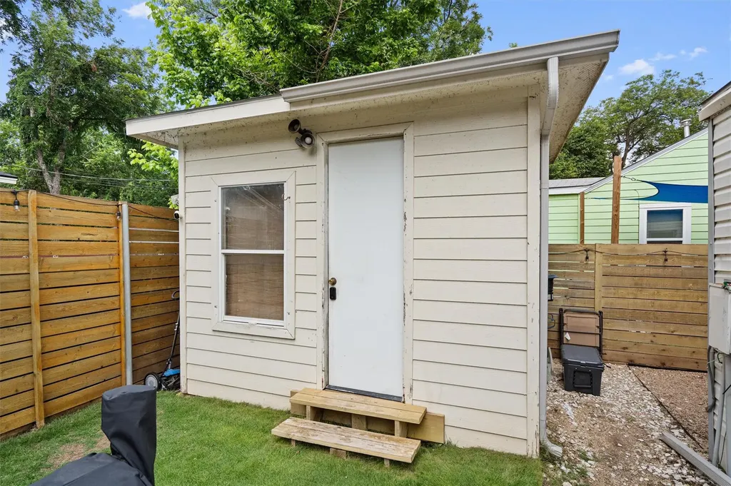 2609 Willow Street Austin TX 78702