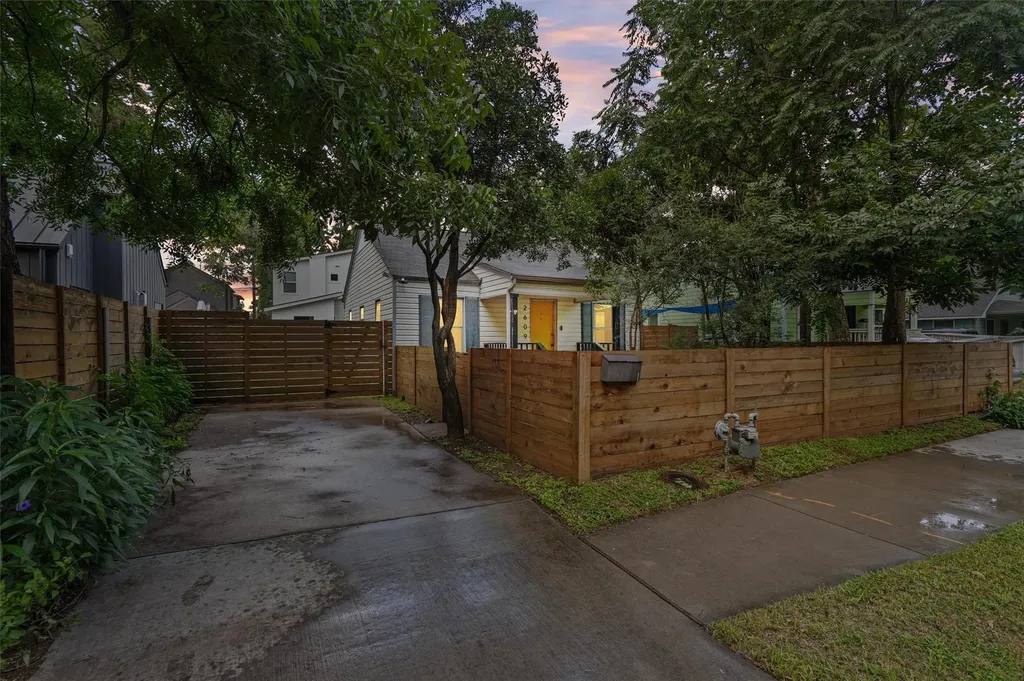 2609 Willow Street Austin TX 78702