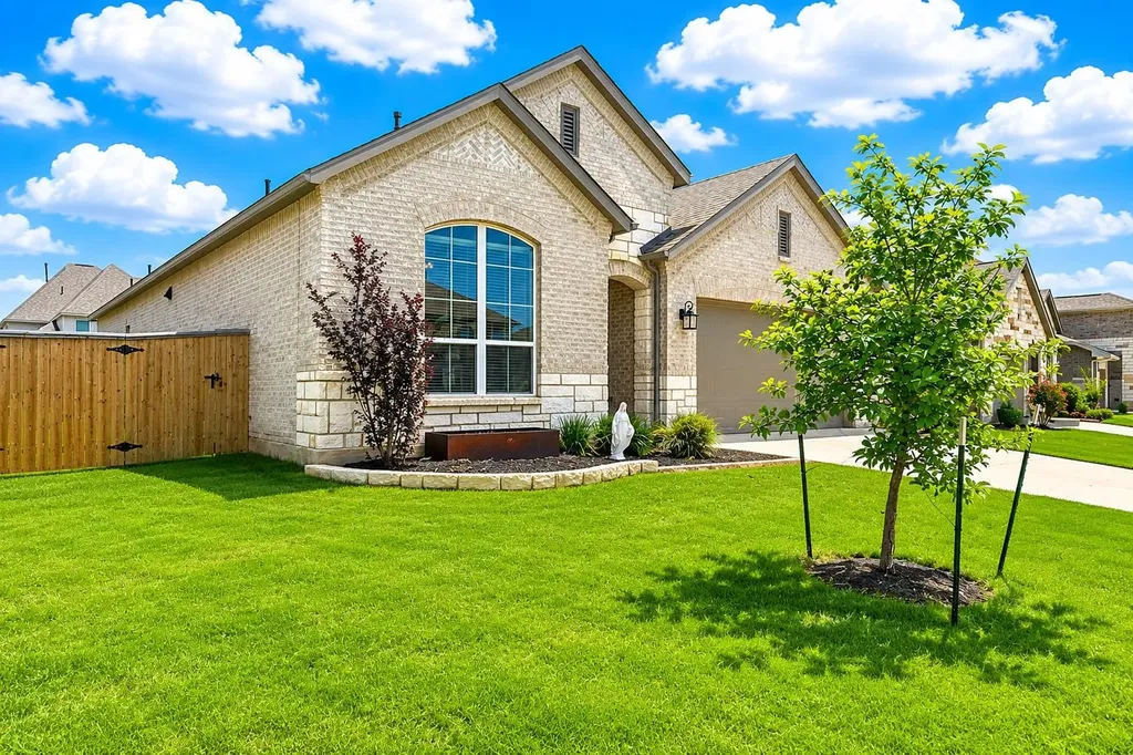 1332 Golden Celebration Bend Leander TX 78641