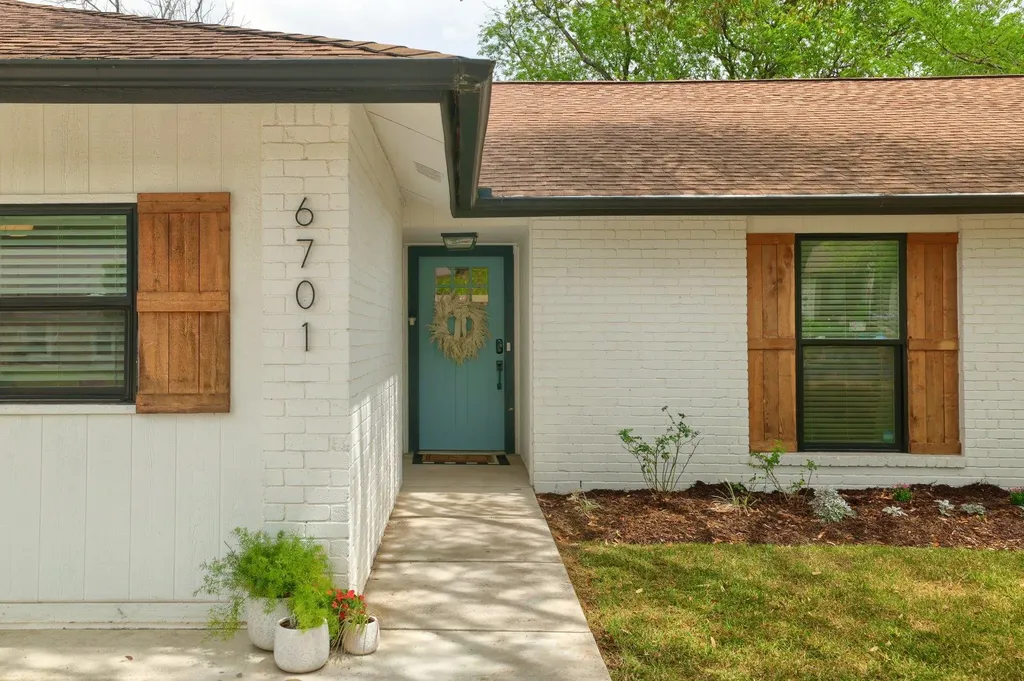 6701 Lancret Hill Drive Austin TX 78745