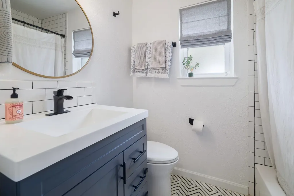 6701 Lancret Hill Drive Austin TX 78745