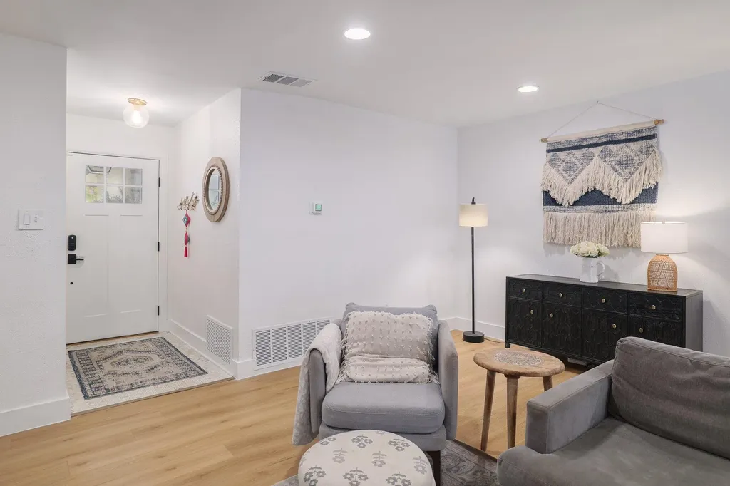 6701 Lancret Hill Drive Austin TX 78745