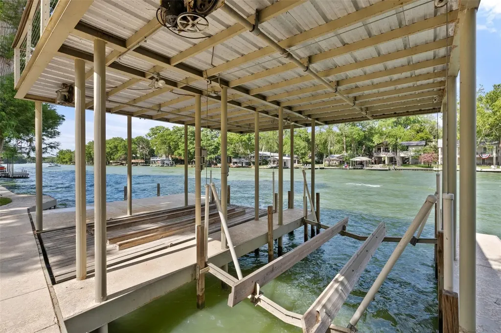 2419 Terminal Loop Road Mcqueeney TX 78123