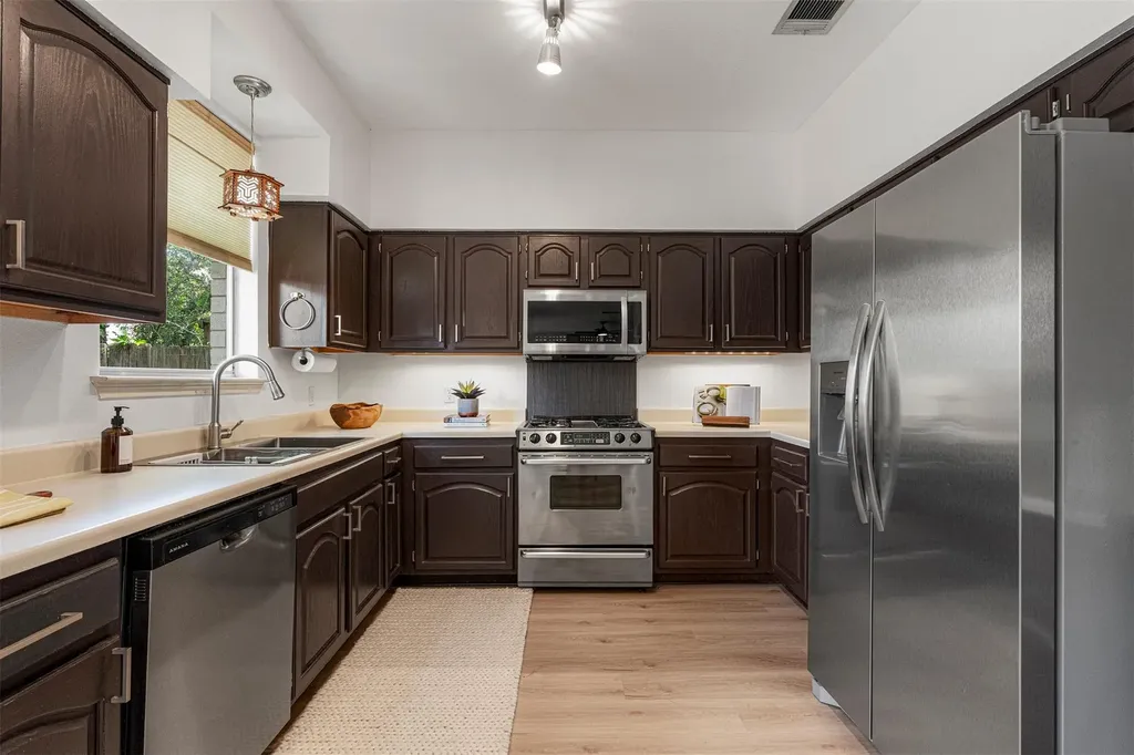 7516 Windrush Drive Austin TX 78729