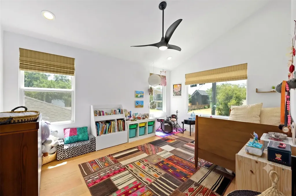 1187 Oak Grove Avenue Austin TX 78702