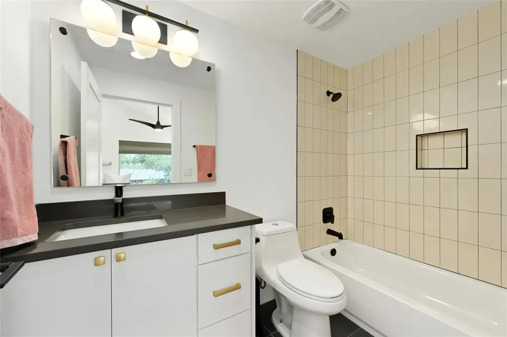 1187 Oak Grove Avenue Austin TX 78702