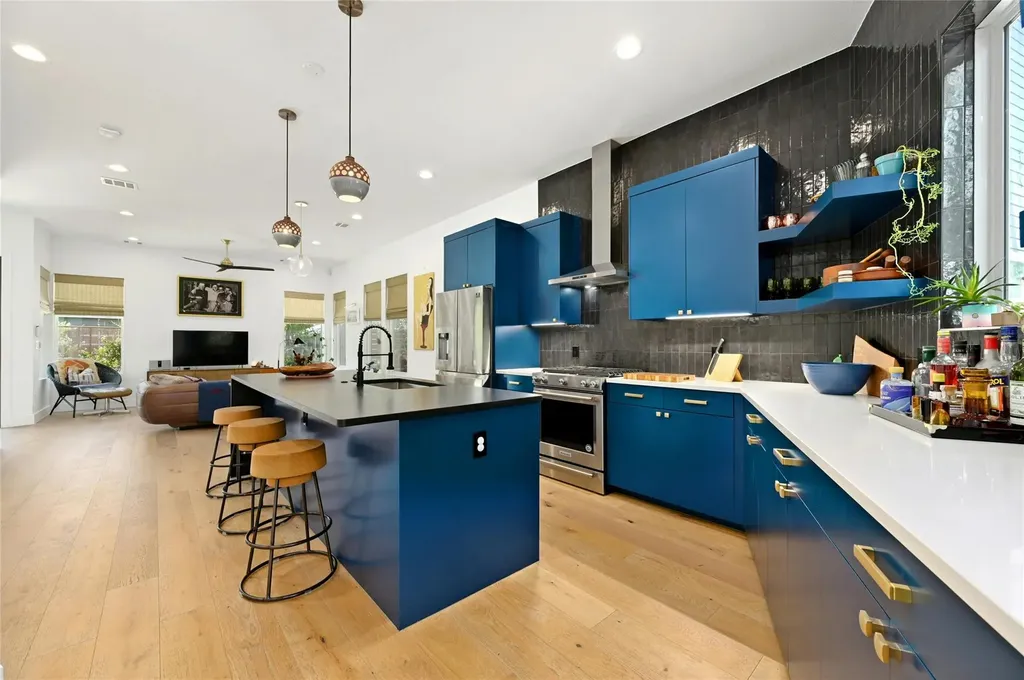 1187 Oak Grove Avenue Austin TX 78702