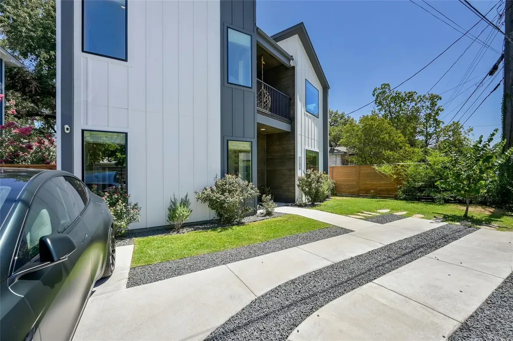 1187 Oak Grove Avenue Austin TX 78702
