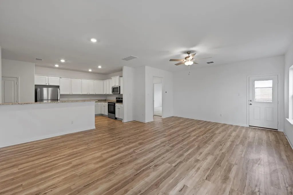 14401 Bonellis Pass Elgin TX 78621
