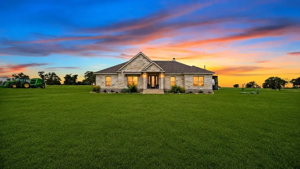 1606 County Road 216 Giddings TX 78942